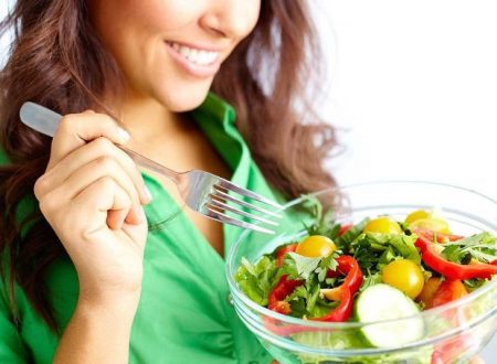 Perché mangiare insalata prima dei pasti aumenta il benessere